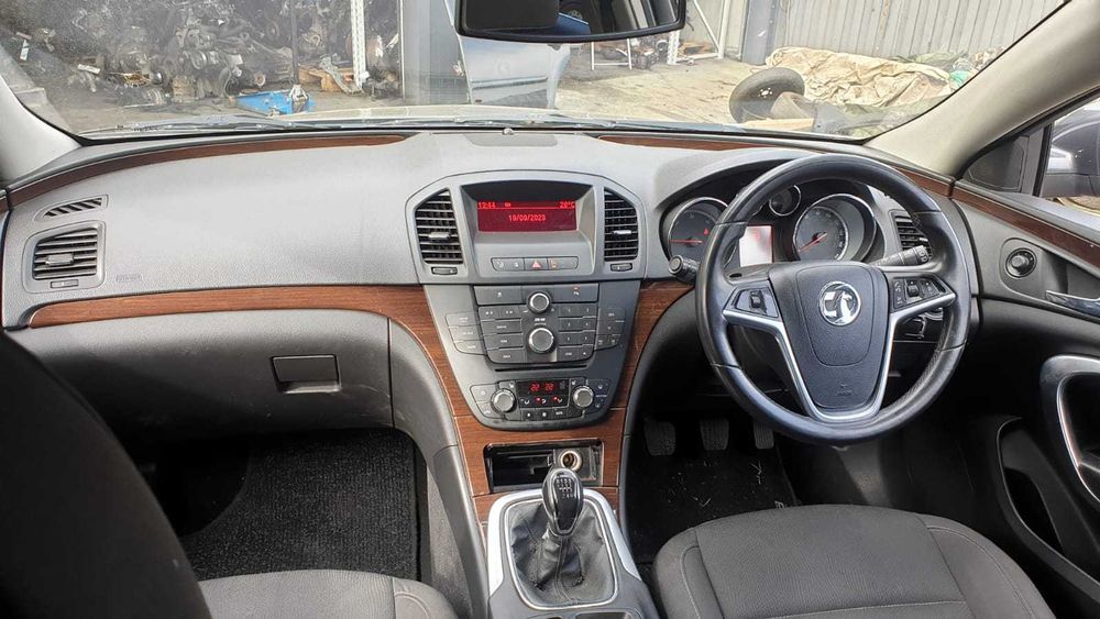 Dezmembrez Opel Insignia 2.0 D an 2010 cod motor A20DTH