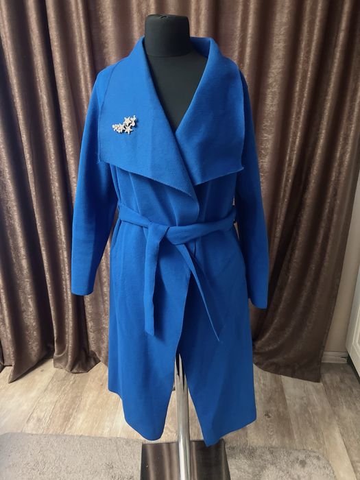 Дамско синьо палто с колан
