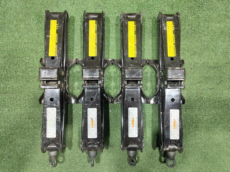 Продам Оригинальный домкрат на Минивэн