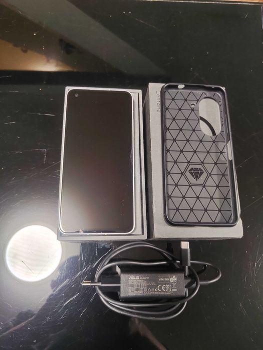 Продавам ASUS Zenfone 9