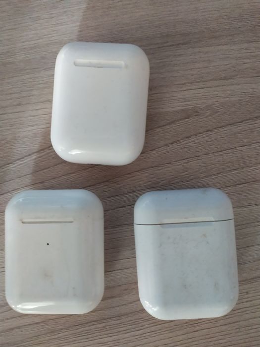 Продам без провод.наушники.3шт.