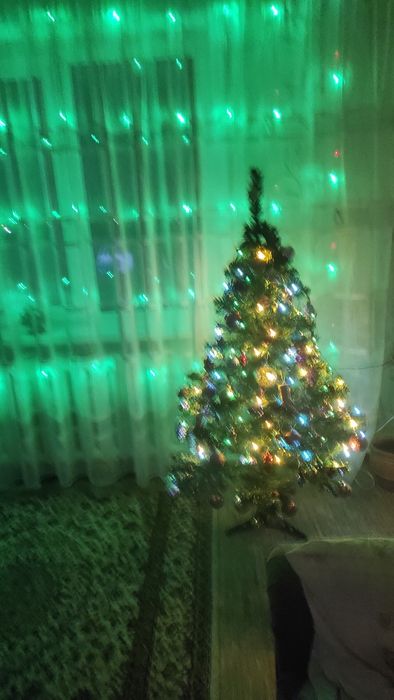 Продам ёлку искуственную