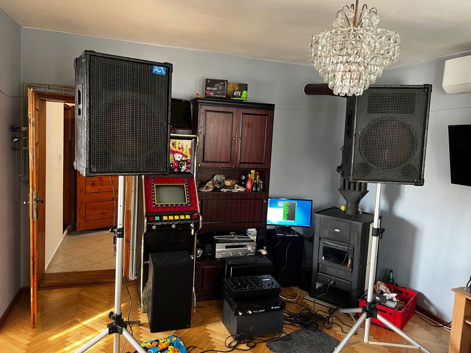 крайно стапало,колони и пулт