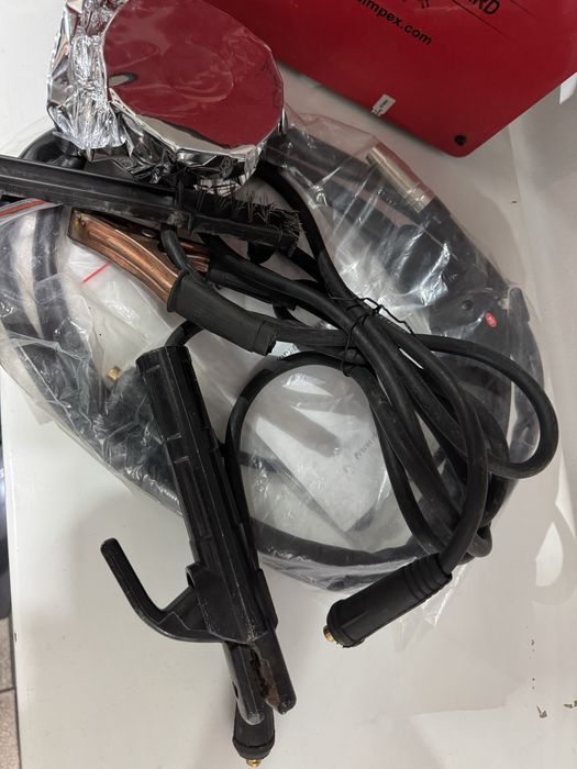 Инверторен електрожен с телоподаващо. Чисто нов използван 5 пъти.