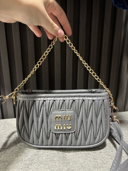 Чисто нова дамска чанта на miu miu