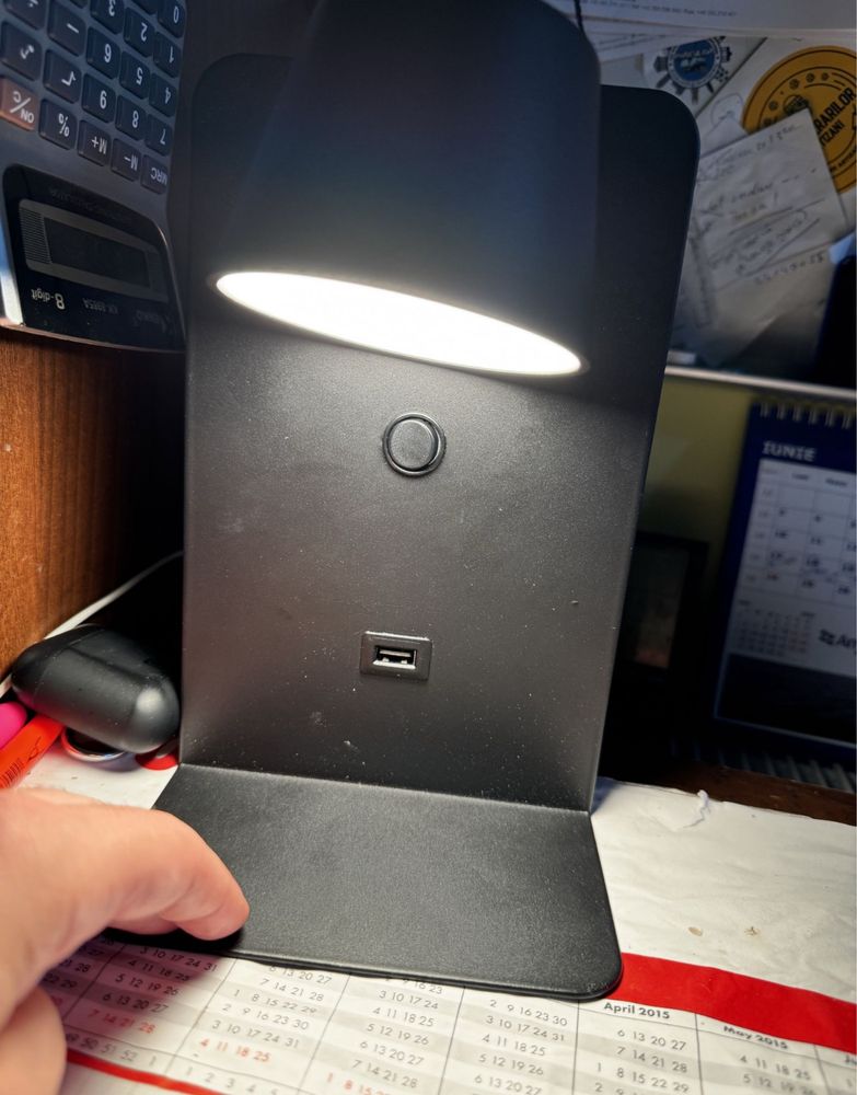 Veioza noptiera cu lumina calda led si usb