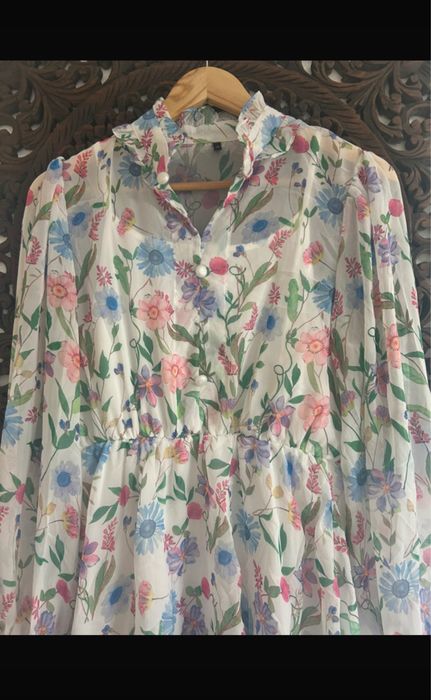 Rochie superbă, înflorsta, in culori pastelate