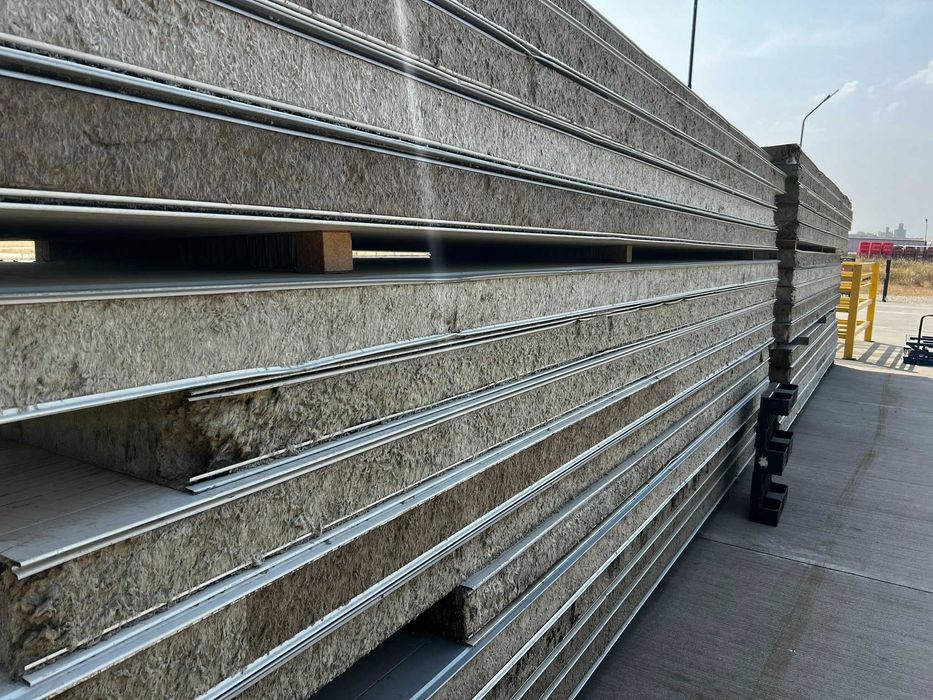 Panouri Sandwich din Vată Bazaltică - 215 mp, Grosime 15 cm - Izolație