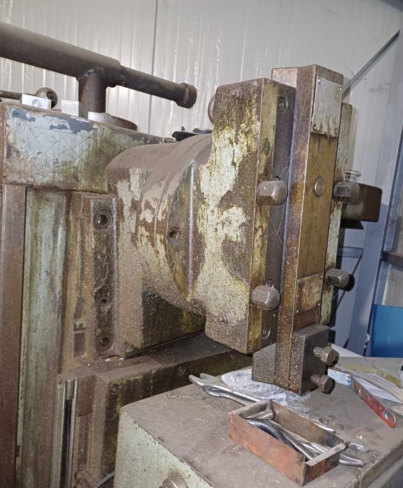 Freza cu scule, afișaj digital, masa rot., divizor, cap de mortezat