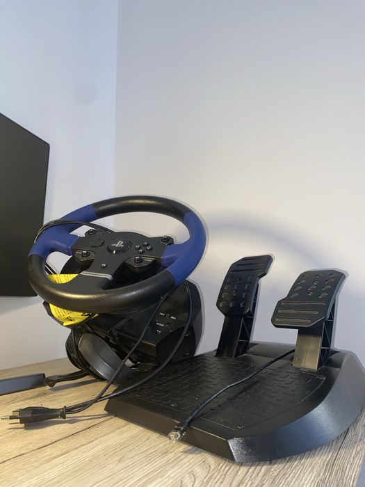 Volan + pedale Thrustmaster T150 – Practic nou, folosit doar 5 ori
