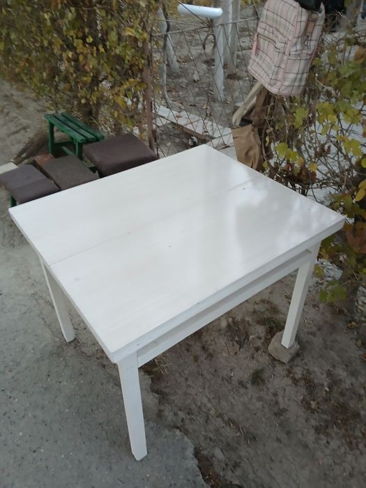 Стол деревянный для кухни