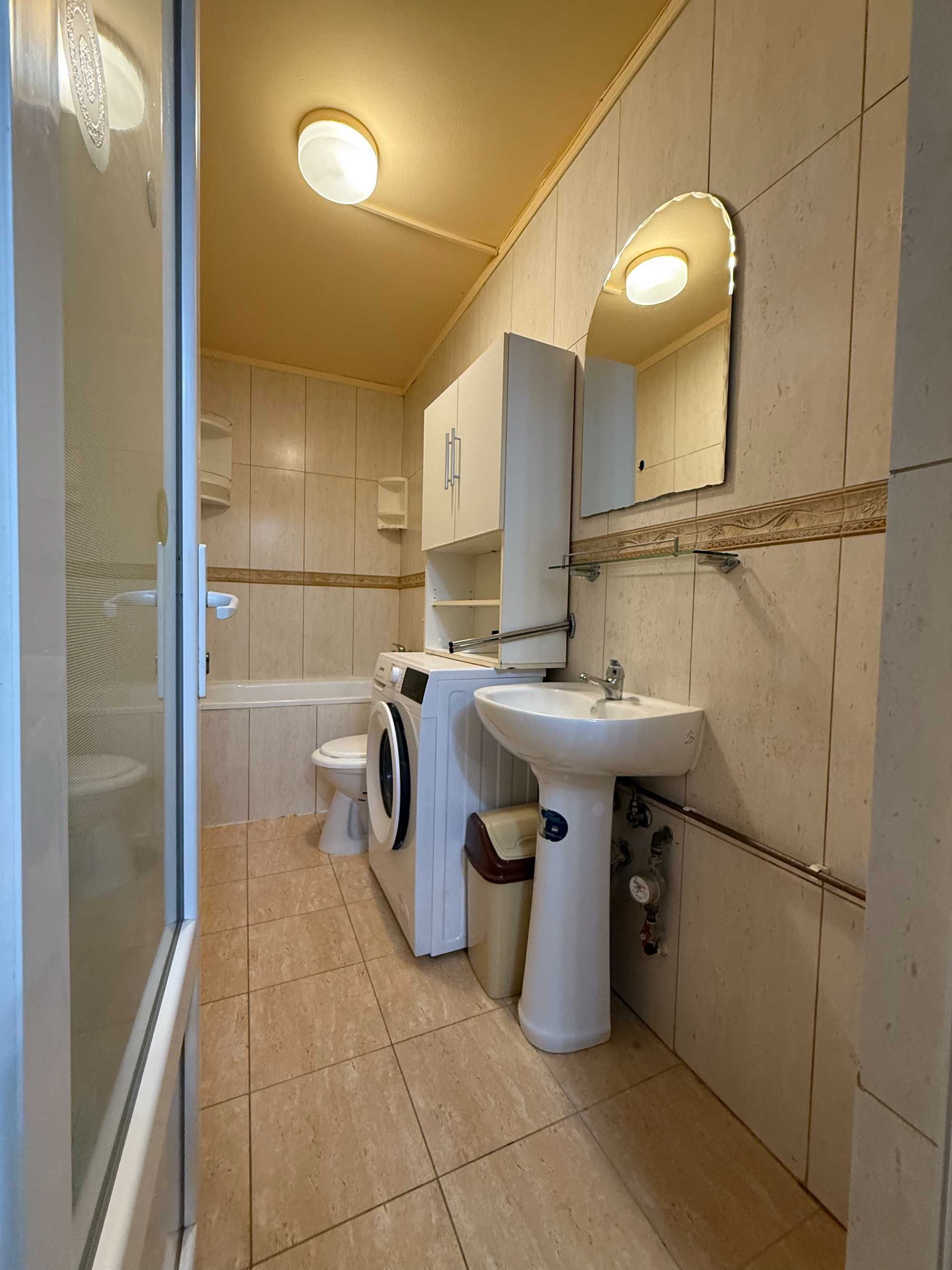 Inchiriez apartament cu 2 camere sagului / shopping city