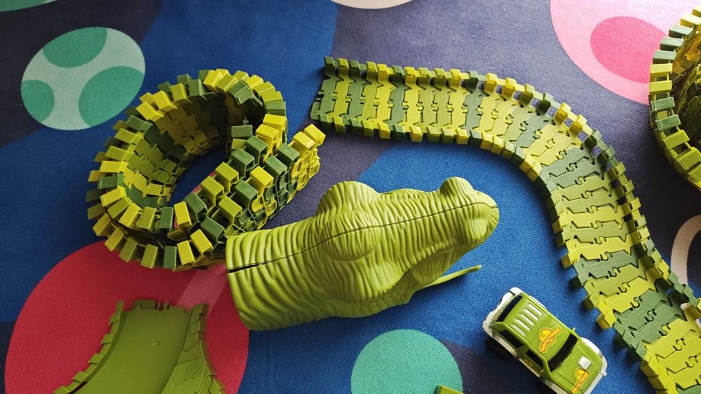 Traseu pista flexibila dinozauri