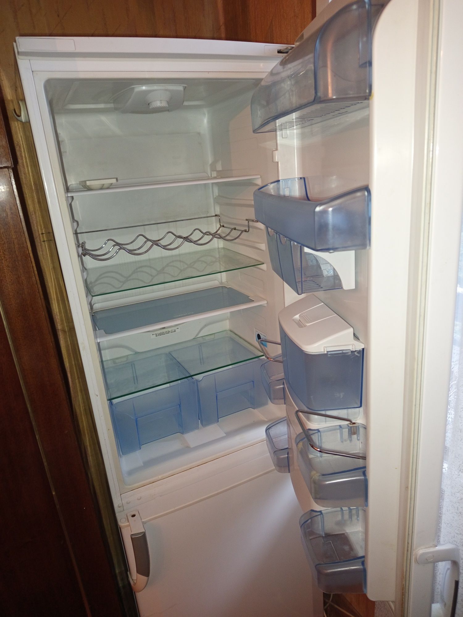 Продавам употребяван хладилник BEKO