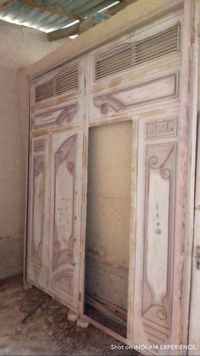 Darvoza qalin temirdan yasalgan razmer baladligi 3.m eni 2.60