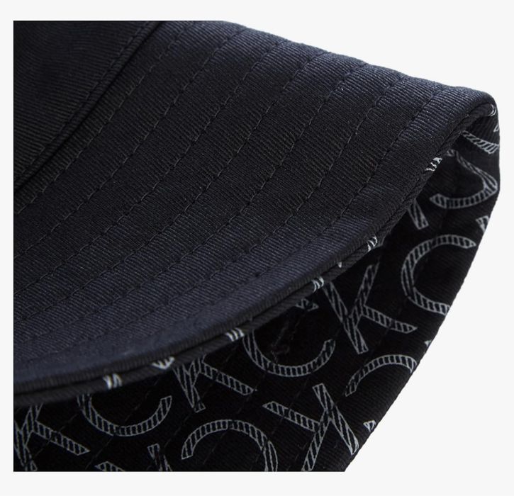 Calvin Klein двулицева шапка/ идеотка