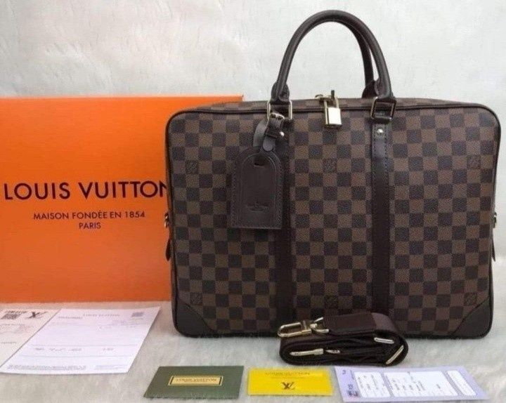 Geanta Louis Vuitton unisex port documents, saculet, etichetă incluse