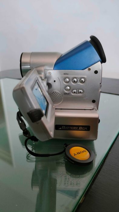 Camera Sony DV 1000 + card 512 MB + geanta + trepied + cablu USB