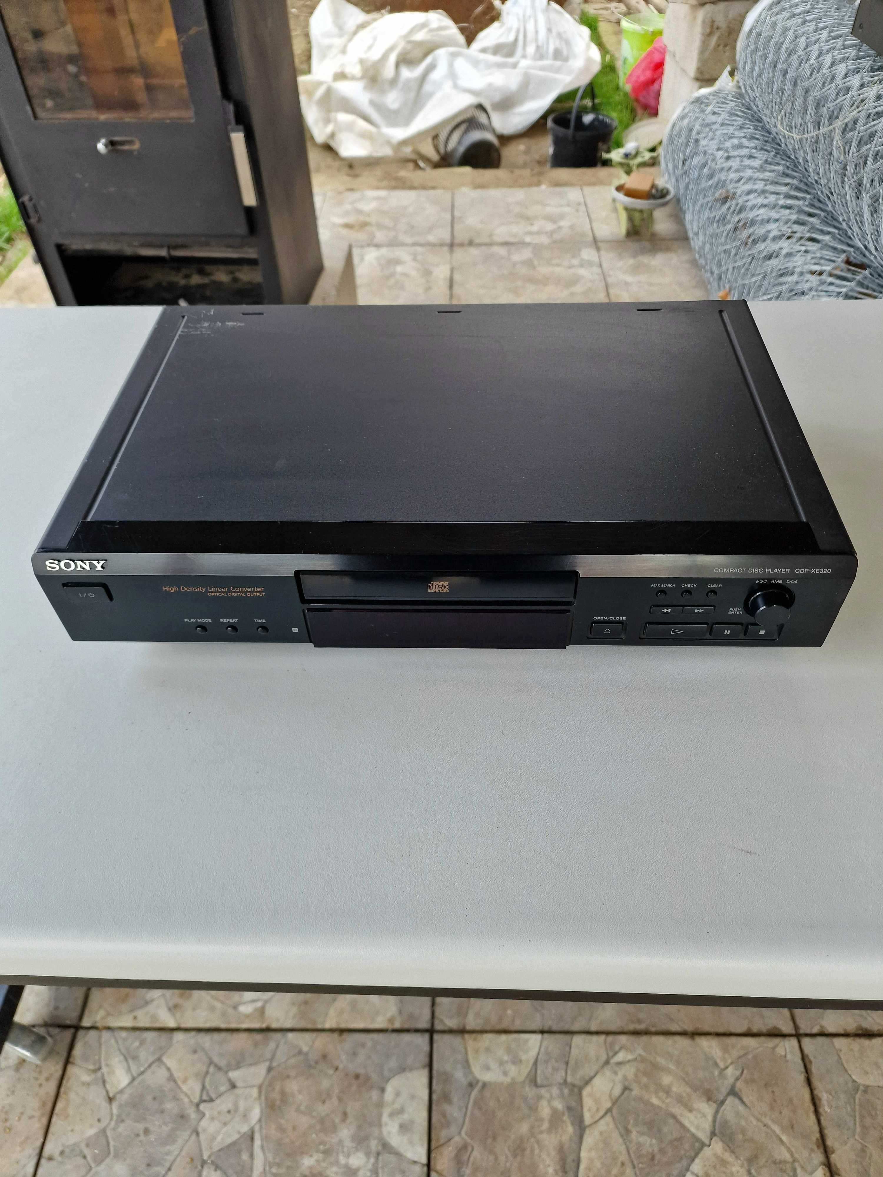 Compact Disc Player Sony Model: CDP-XE320
