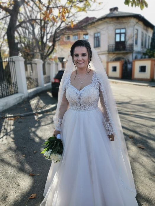 Vând Rochie de mireasă+voaluri