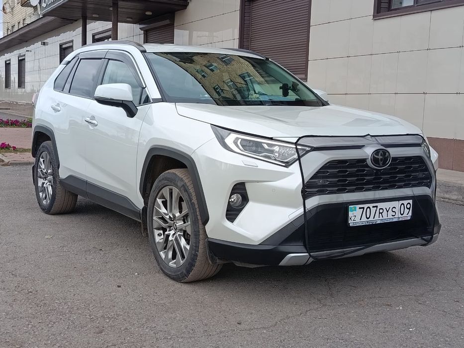 Продам машину Toyota RAV4