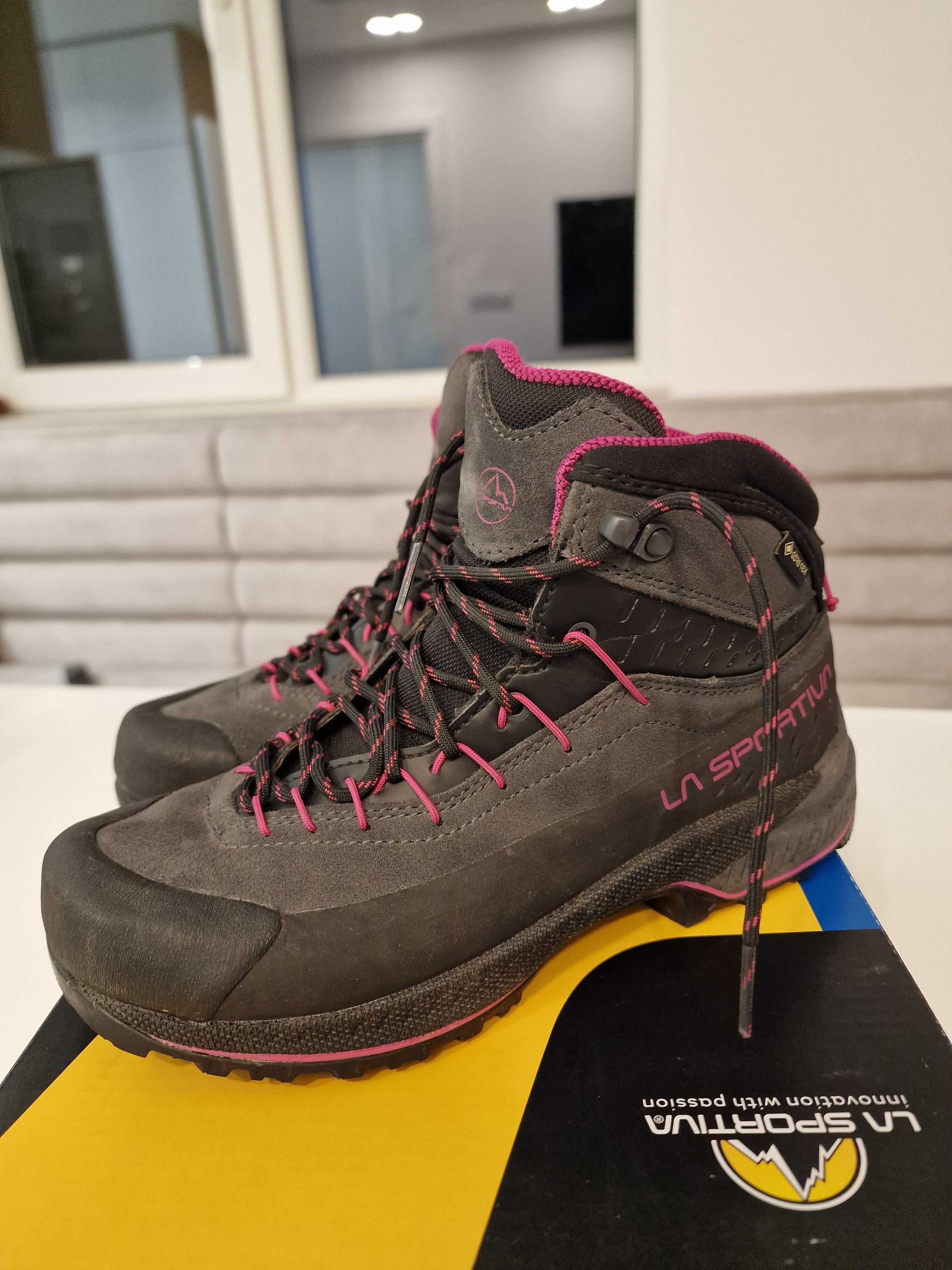 Дамски планински обувки La sportiva