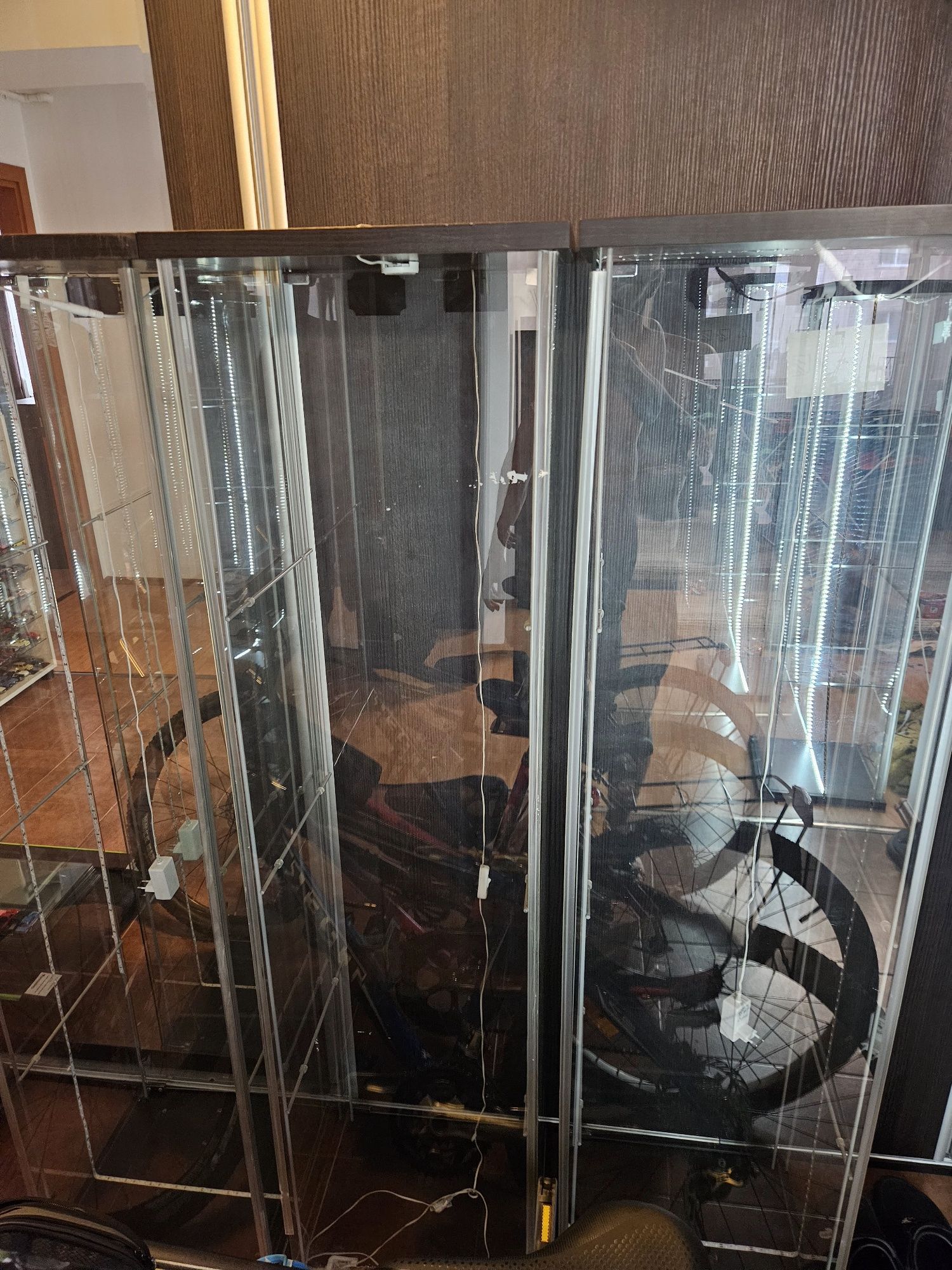 Vand vitrine DETOLF  Ikea