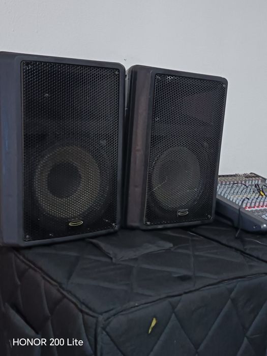 Vând boxe pe 12 american audio 300w rms