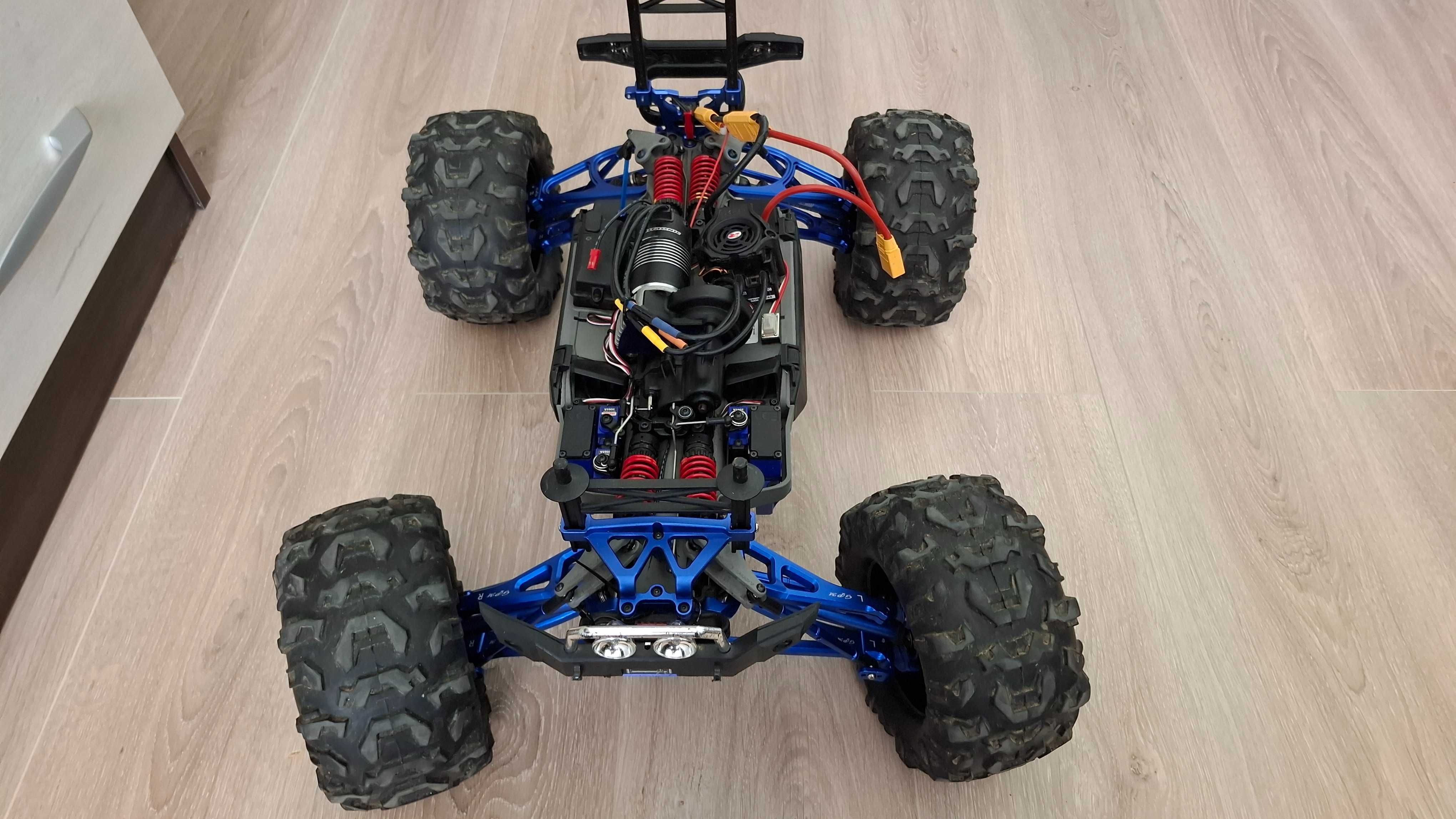 Тунингован Traxxas Summit Brushless с много допълнителни аксесоари