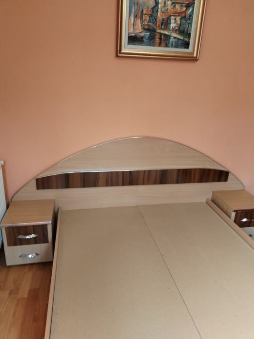 Vând pat 140x200,bicolor din pal