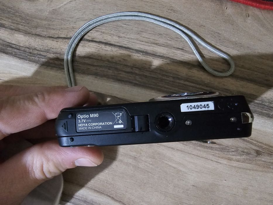 Pentax Optio M90 – дигитална камера + оригинална батерия + SD карта