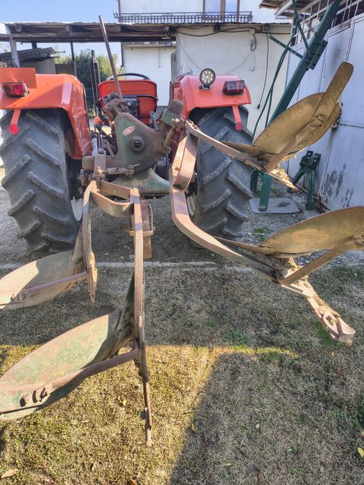 Plug reversibil cu doua brazde