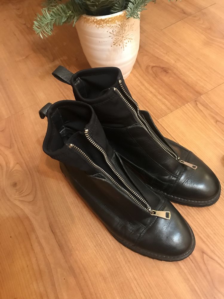 Ghete mărime 38, piele naturala Stradivarius