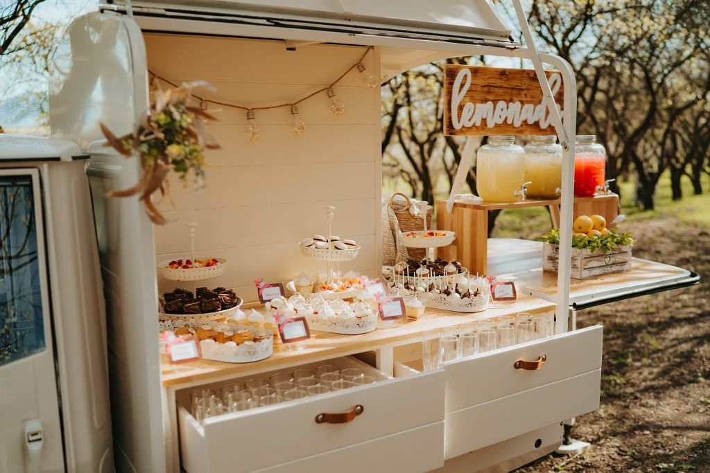 The Tuk - Lemonade bar | Cigar Bar | Prosecco bar |