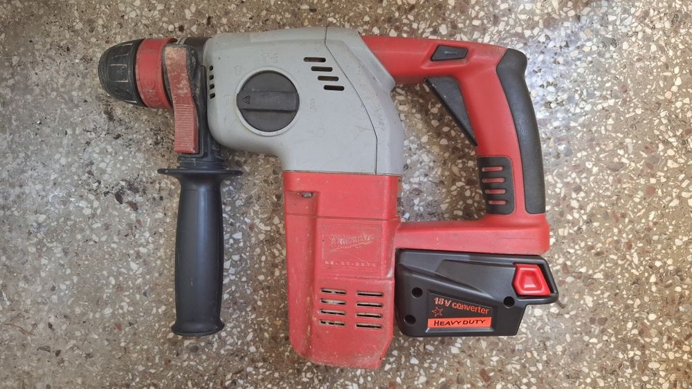 Milwaukee V18 HX перфоратор