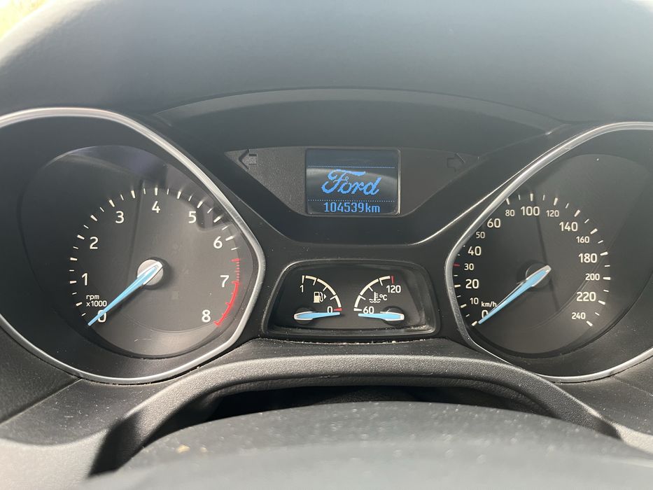 Продавал личния си автомобил безупречен Форд Фокус