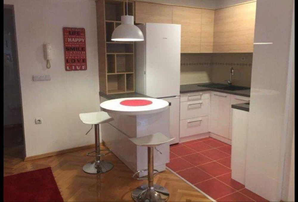 Дава се под наем Двустаен апартамент в Бургас, Меден рудник - зона А - 55 кв.м за 178.5 € - Снимка #1