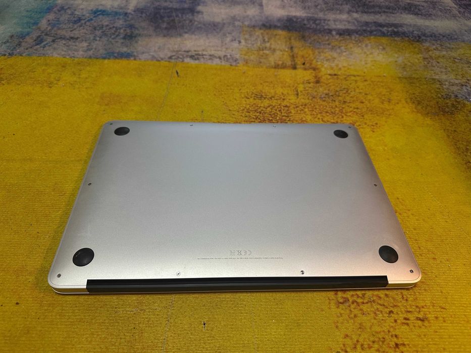 Apple Macbook 2017, sonoma, 32 cicluri, i5 , 8 gb, ssd 256