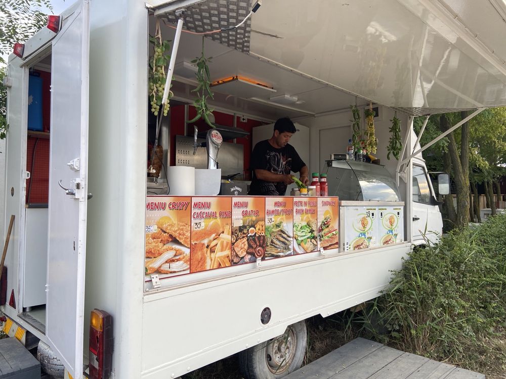 Vand  sau SCHIMB cu auto Food truck rulota comerciala