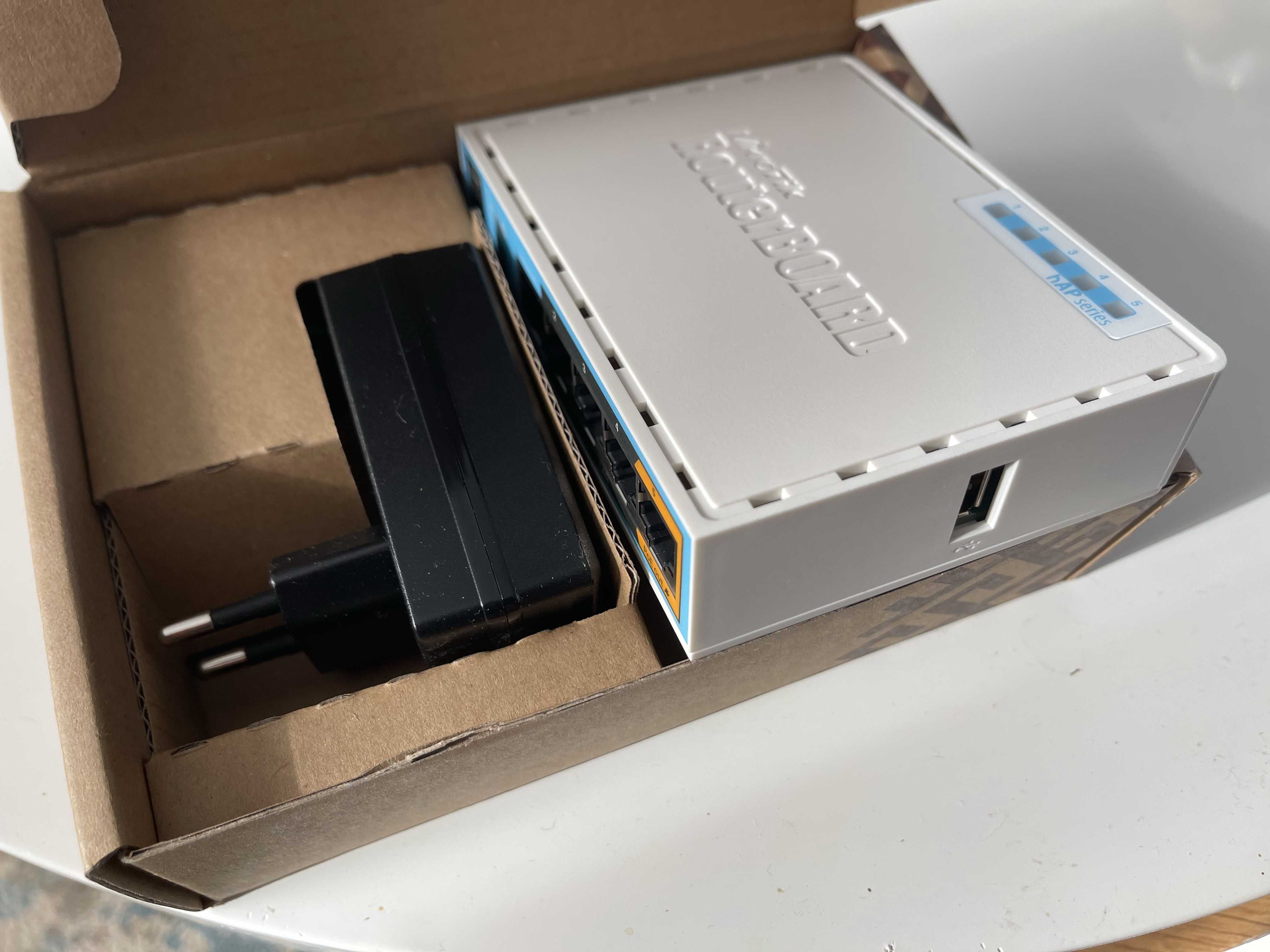 Router wireless Mikrotik RB951Ui-2nD, 5xLAN, 1xPOE - sigilat - 14 buc.