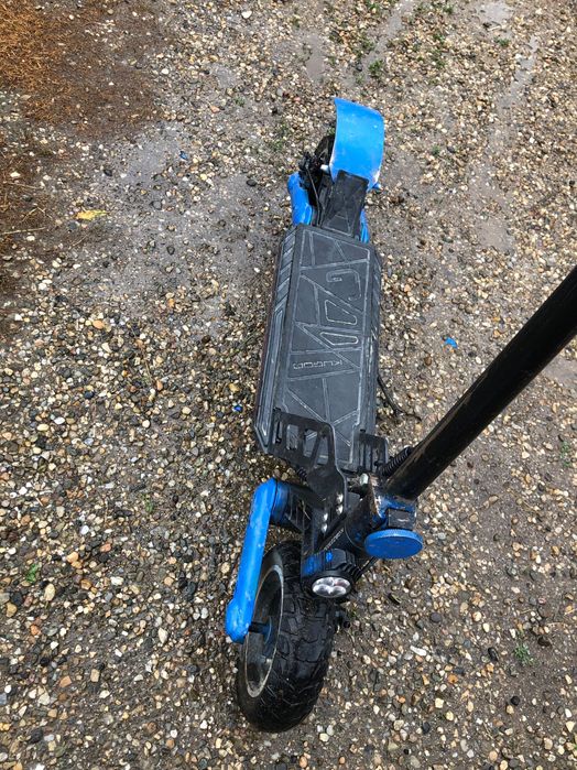 Trotineta kugokirin g2 pro defecta(nu stiu ce are)