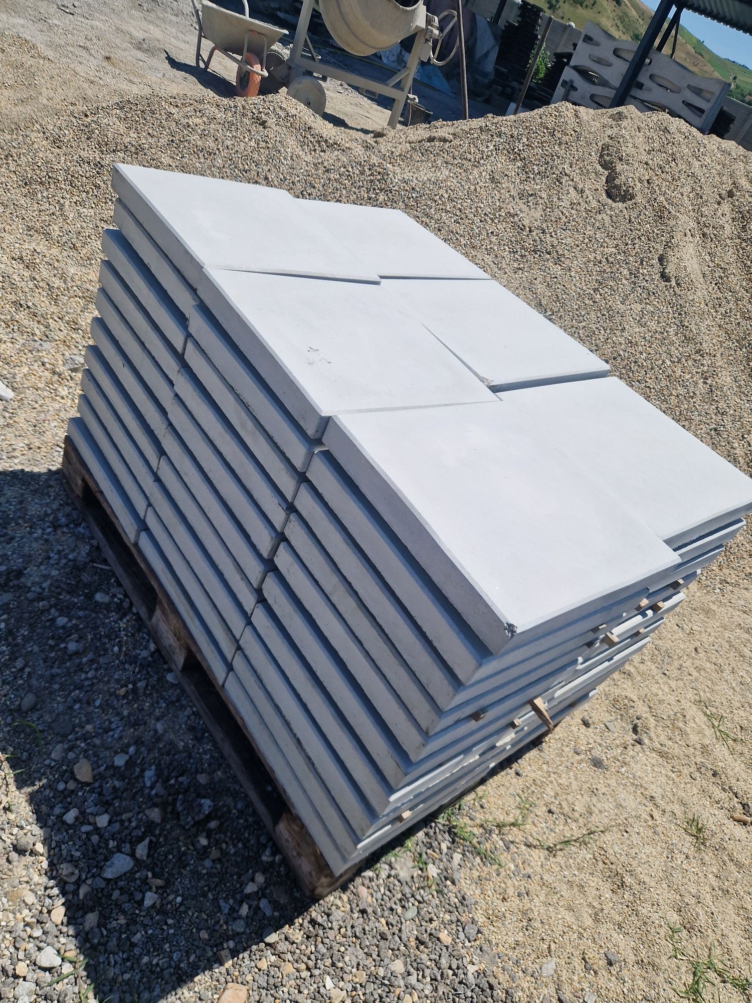 Capace de gard / palarii / tuburi beton / dale / spalieri