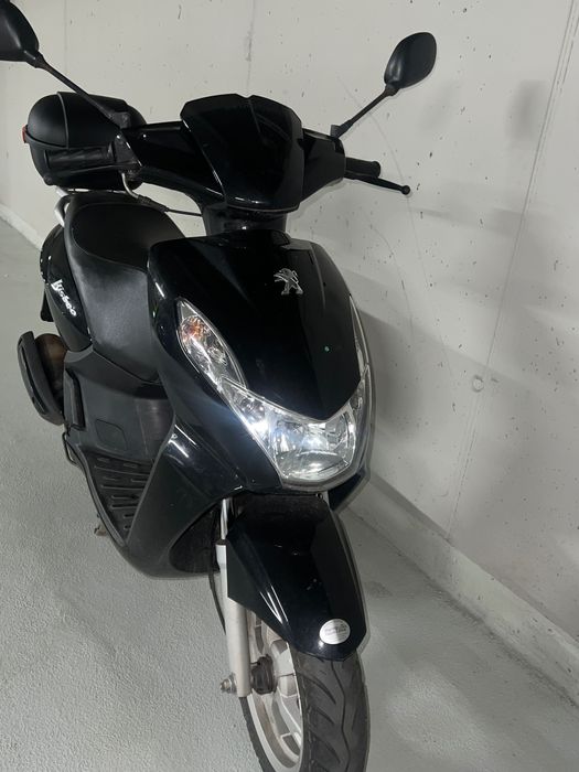 Vand PEUGEOT KISBEE 2016 negru 
Benzina 2T
50 cc