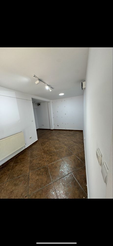 Inchiriez spatiu comercial ultracentral - lângă BCR