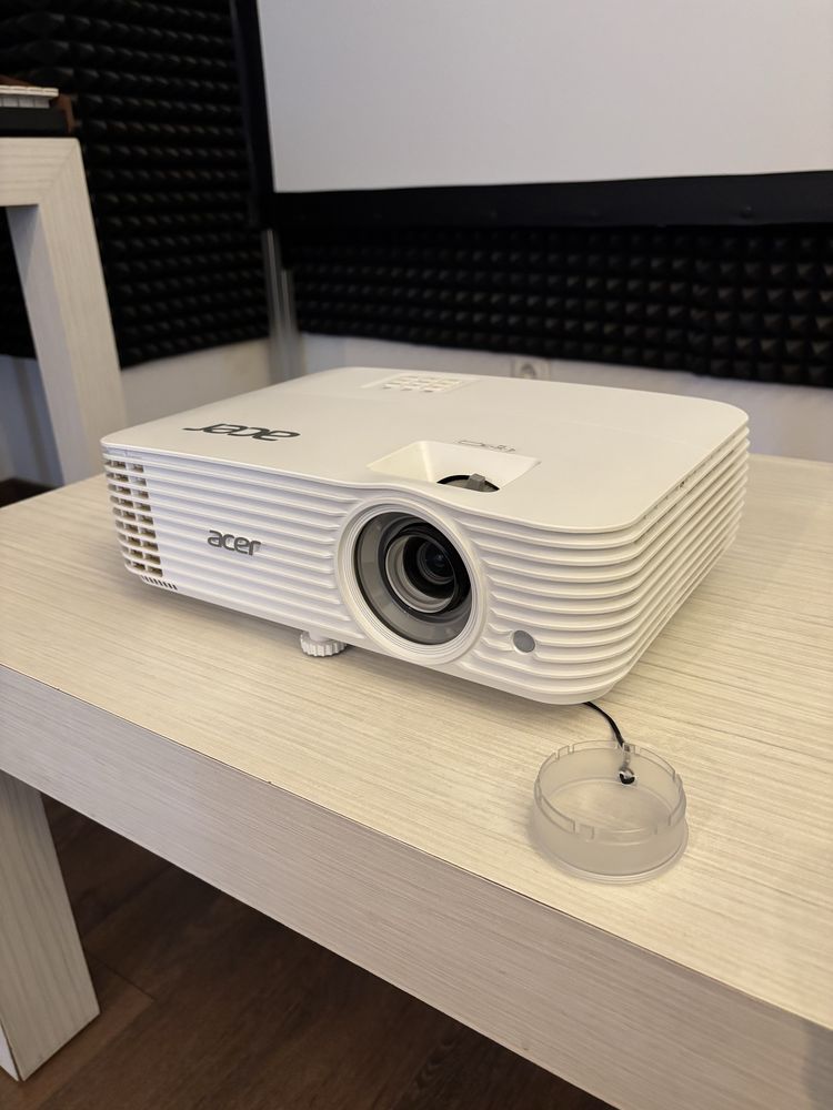 Мултимедиен проектор Acer Projector H6815BD