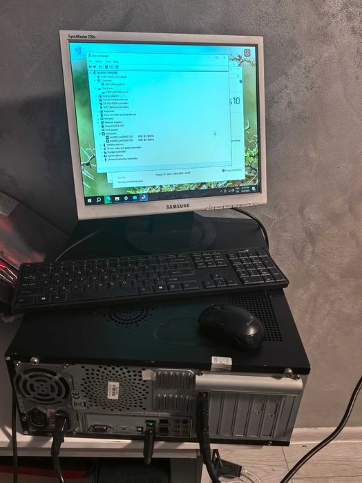 Настолен компютър с монитор