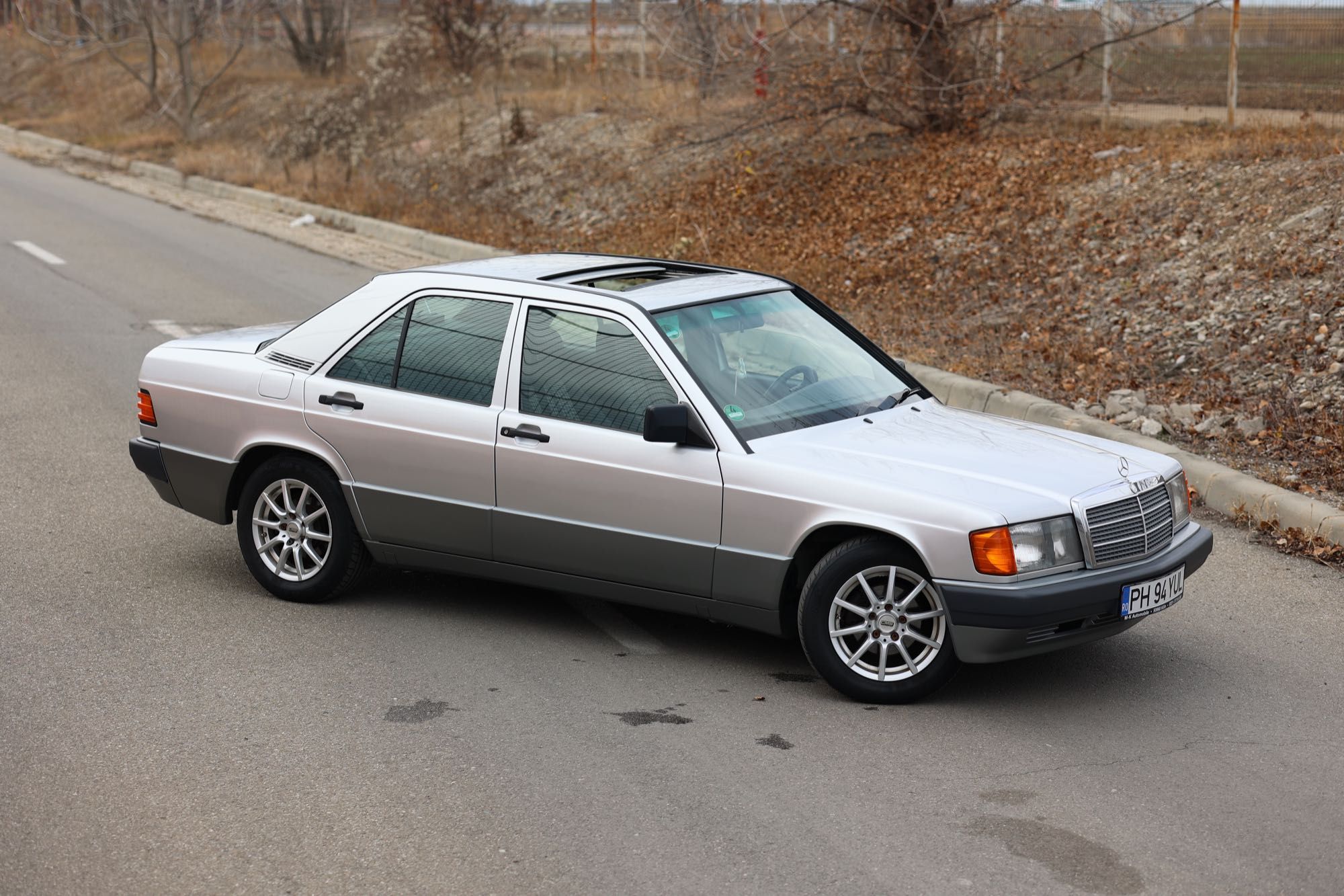 Mercedes 190E 1.8 benzina 109 cai / cutie automata / trapa