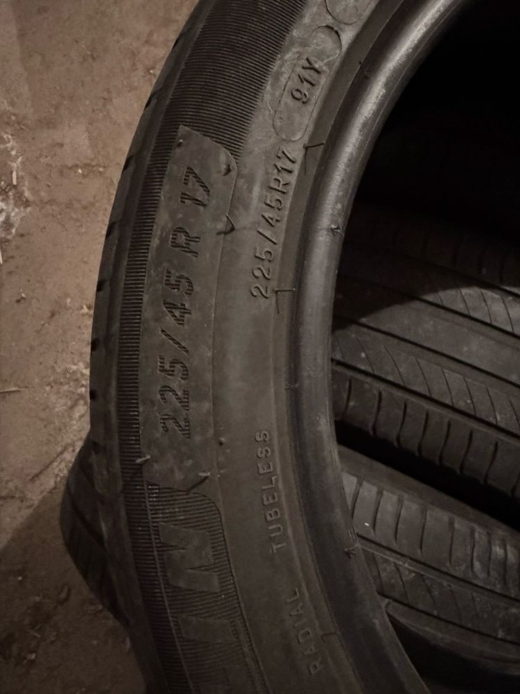 4 бр. Летни гуми Michelin 235/45/17