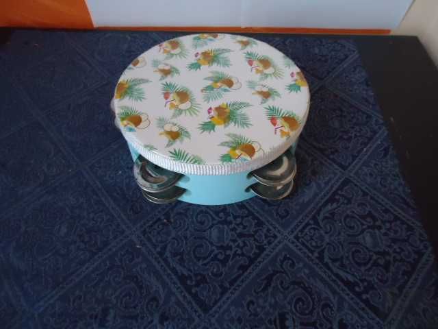 тарамбука, маракас Куба, кастанети, там-там барабанче,барабан-език