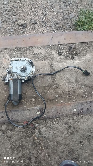 Моторчик стелопоньёмника от Ауди 100 с 4